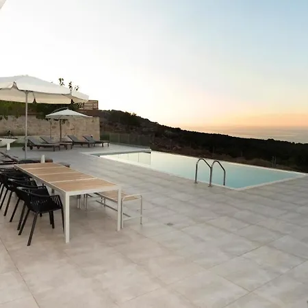 Villa Eva East, With Infinity Pool & And Panoramic Sea View *