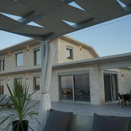 Eva East, With Infinity Pool & And Panoramic Sea View Gerani Chanion
